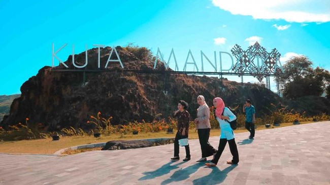 Pantai Kuta Mandalika dan Pasirnya yang Mirip Ketumbar