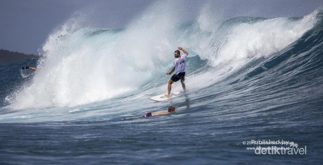 Pantai Lakey di NTB, Incaran Peselancar Dunia
