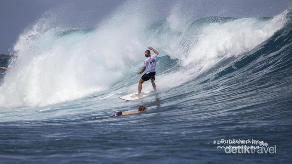 Pantai Lakey di NTB, Incaran Peselancar Dunia
