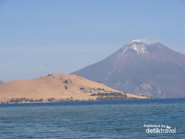 Pantai Lewoleba di NTT, Mutiara di Timur Indonesia