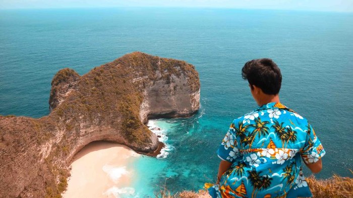 Pantai Mirip T-Rex Ini Ikonnya Nusa Penida
