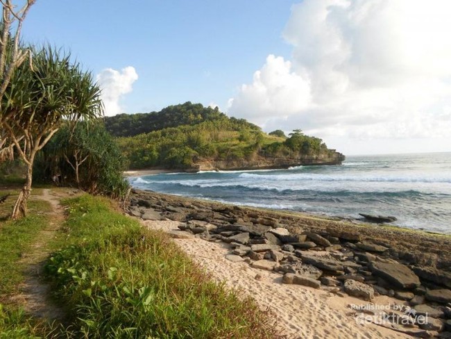 Pantai Molang, Si Cantik dari Tulungagung