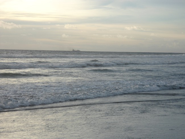 Pantai Panjang, Destinasi Akhir Pekan Favorit di Bengkulu
