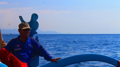 Pantai Pasir Putih Punya Senja yang Menakjubkan