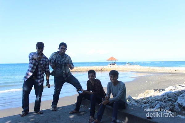 Pantai Sanur Pasir  Hitam  Laut  Birunya yang Cantik