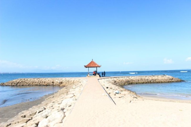 Pantai Sanur, Pasir Hitam & Laut Birunya yang Cantik