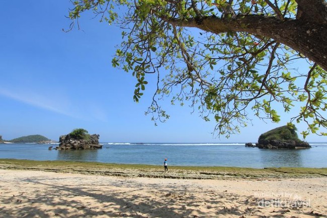 Pantai Seindah Ini Ada di Malang