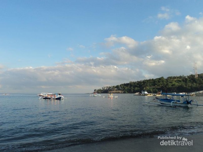 Pantai Senggigi, Pesonanya Bikin Betah!