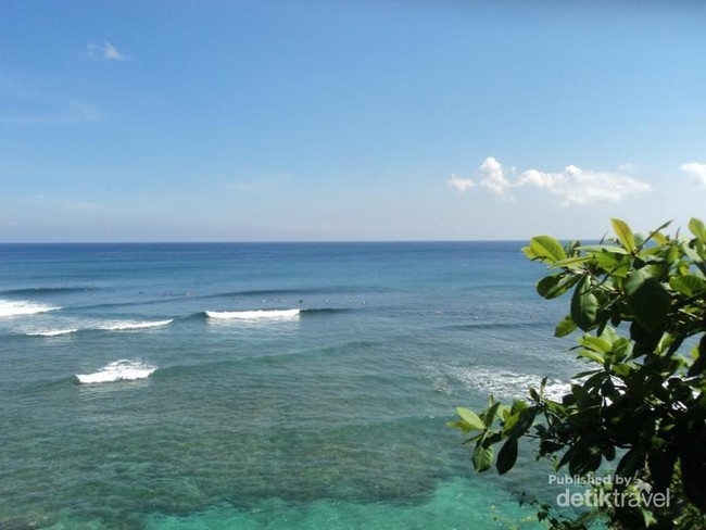 Pantai Suluban, Surga Para Peselancar di Bali