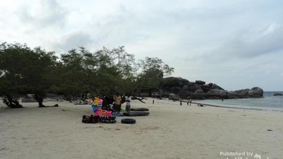 Pantai Tanjung Tinggi di Belitung yang Keren Banget