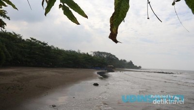 Pantai Ujung Negoro nan Cantik di Batang