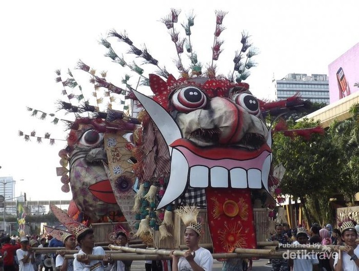Parade Topeng di Jakarnaval 2014