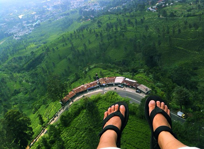 Paralayang di Puncak