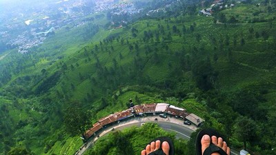Paralayang di Puncak