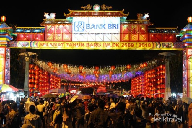 Pasar Gede Solo dan Ribuan Lampion Cantik
