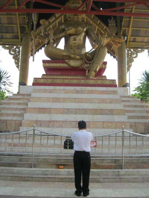 Patung Buddha Empat Wajah Juga Ada Di Surabaya