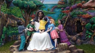 Patung-patung Artistik di Gereja India Medan