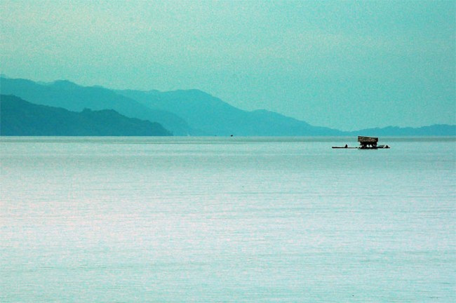 Pemandangan Aduhai di Pantai Amay