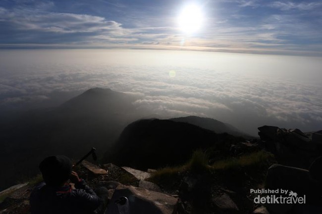 Pemandangan Dahsyat Puncak Gunung Arjuno