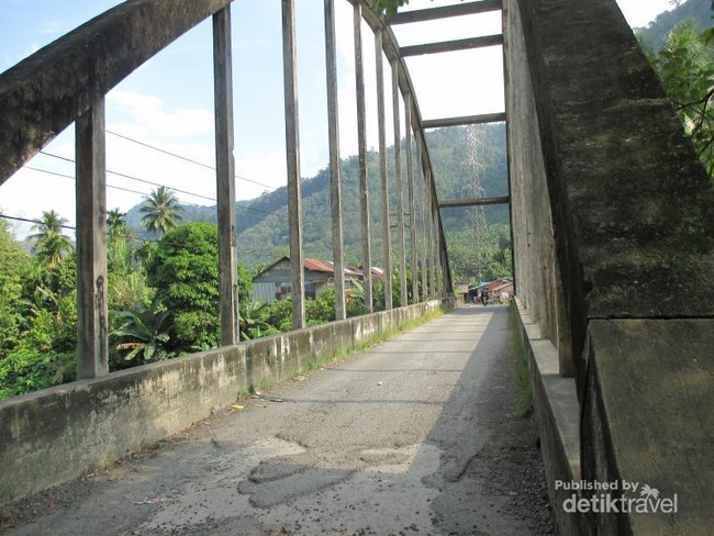 Pemandangan Indah dari Jembatan Tertua di Sumatera Utara