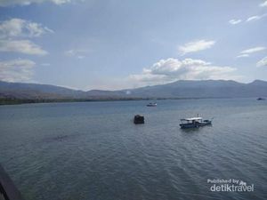 Pemandangan Indah di Teluk Mutiara yang Memanjakan Mata