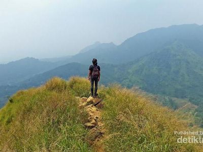 Pemandangan Kece Menunggu di Gunung Batu Jonggol Bogor
