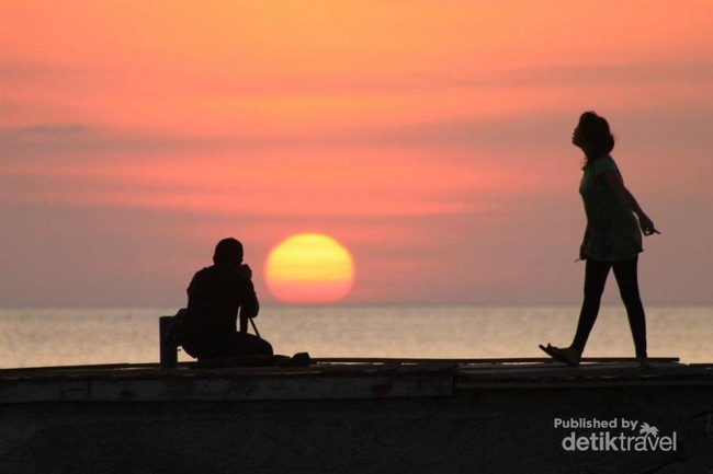 Pemandangan Sunset yang Sempurna di Pulau Moyo