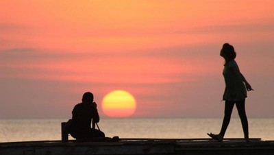 Pemandangan Sunset yang Sempurna di Pulau Moyo