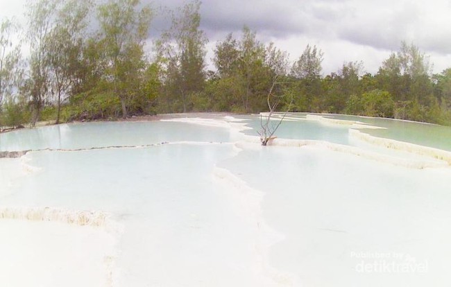 Pemandian Air Panas di Sulawesi Tenggara Seperti Salju