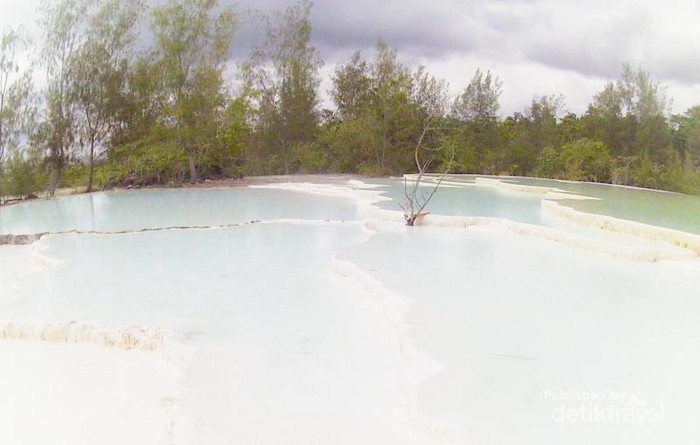 Pemandian Air Panas di Sulawesi Tenggara Seperti Salju