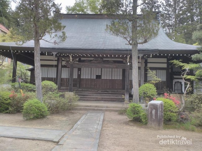 Penginapan Indah Berbentuk Kuil di Takayama, Jepang