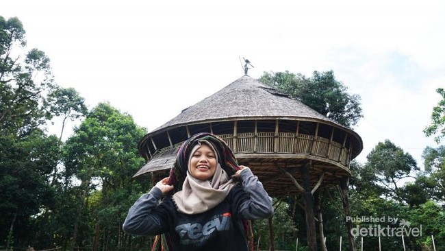 Perbatasan Dua Negara dan Rumah Suku Dayak Bidayuh