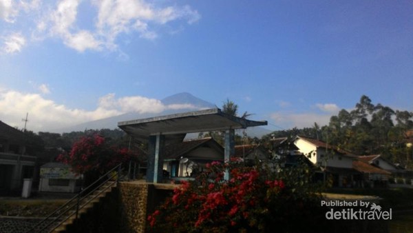 Perjalanan Menuju Puncak Cikuray di Garut