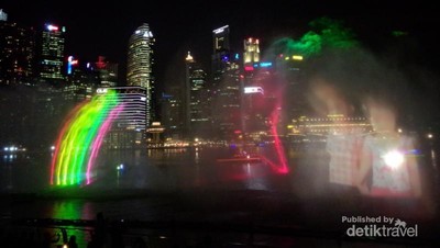 Pertunjukan Air Mancur Keren di Marina Bay Sands, Singapura