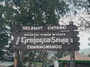 Pesona Air Terjun Grojogan Sewu dan Seribu Tangganya
