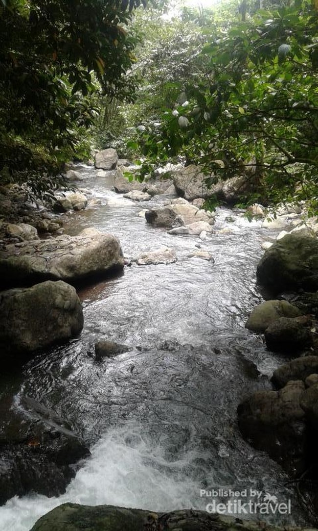 Pesona Air Terjun Saringgana yang Belum Banyak Orang Tahu