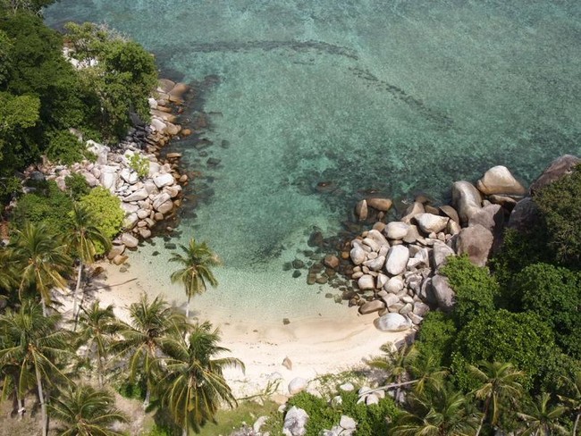 Pesona Belitung Dari Puncak Mercusuar