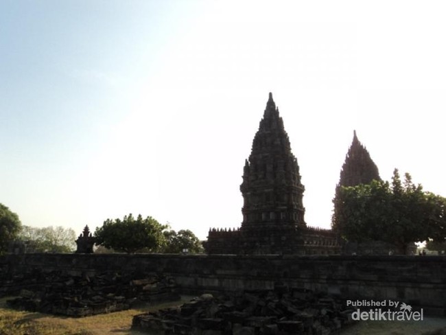 Pesona Candi Prambanan yang Tak Pernah Padam