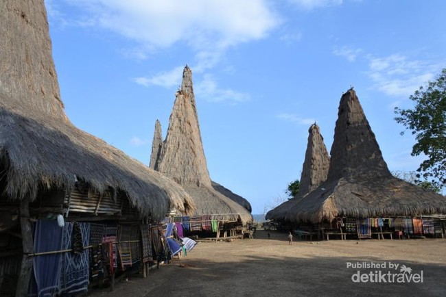 Pesona Desa Adat Ratenggaro yang Tiada Habisnya