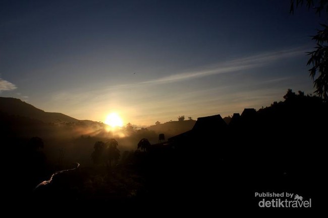 Pesona Dieng Saat Fajar Menyingsing