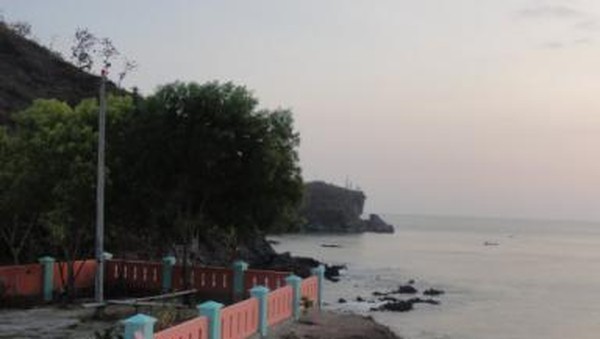 Pesona Kampung Nelayan di Pantai Ayah, Kebumen