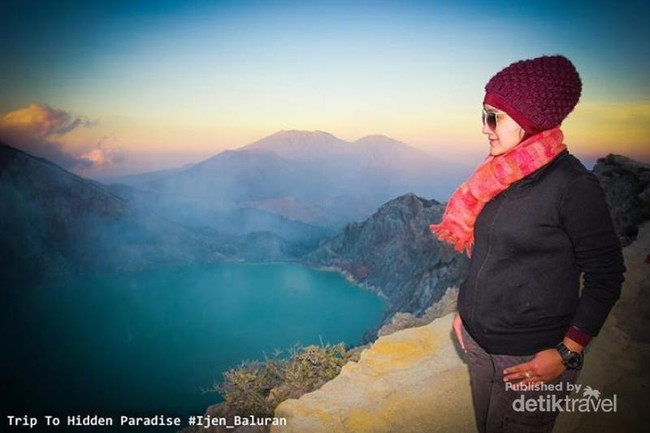 Pesona Kawah Ijen, Dari Penambang Belerang Hingga Api Biru