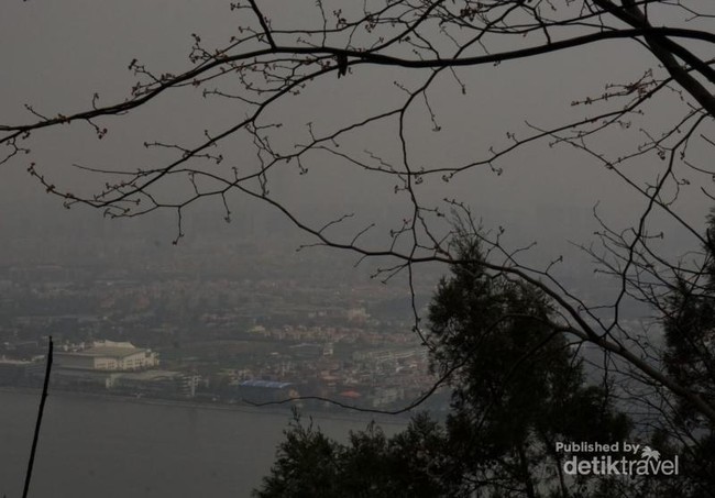 Pesona Kota Kunming dari Puncak Gunung Xishan