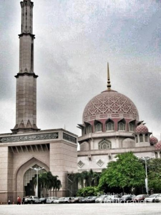 Pesona Masjid Pink Malaysia