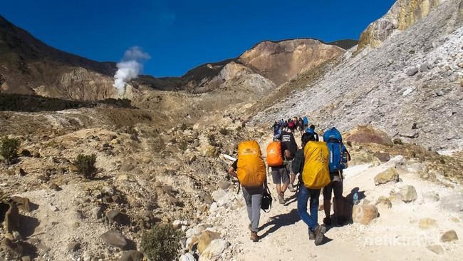 Pesona Papandayan yang Tak Terbantahkan