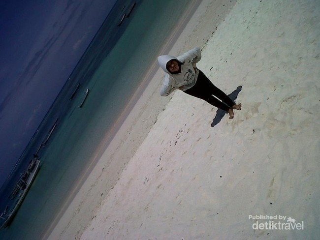 Pesona Pasir Putih Khas Rote di Pantai Nemrala