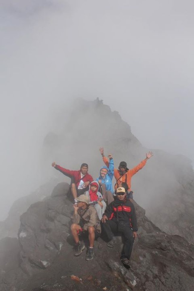 Pesona Puncak Merapi Pasca Erupsi