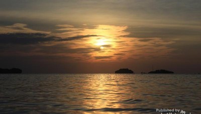 Pesona Sunrise di Pantai Utara Jakarta