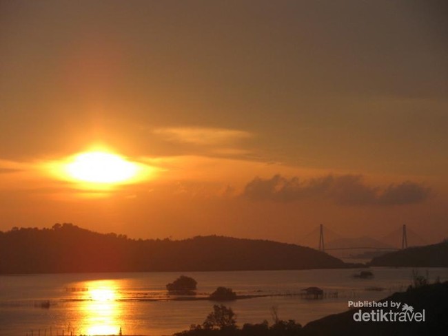 Pesona Sunset di Tanjung Piayu