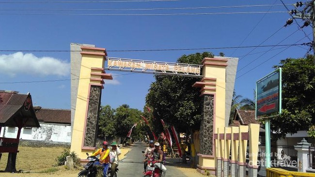 Pesona Trenggalek, Pantai & Air Terjun Pelang